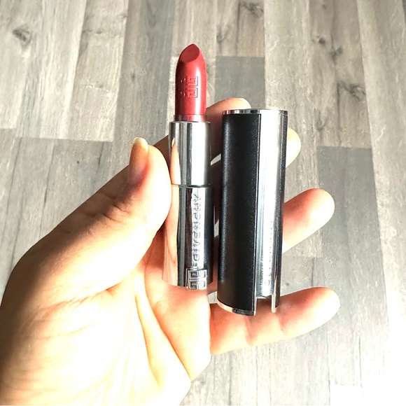 Givenchy Black Silk-Infused Lipstick Makeup - Picture 5 of 5